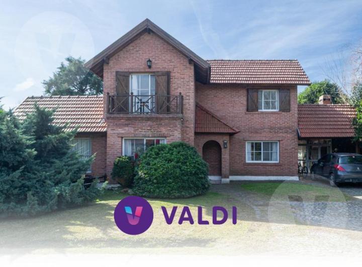 Casa · 250m² · 6 Ambientes · 1 Cochera