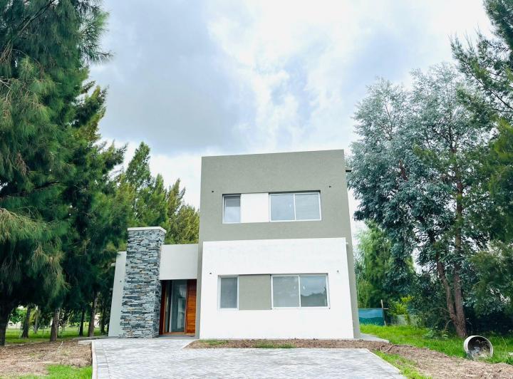 Casa · 200m² · 5 Ambientes