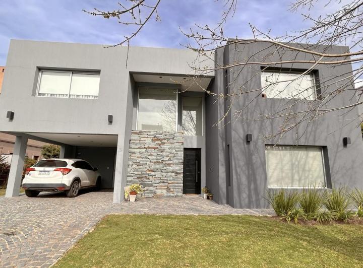 Casa · 224m² · 5 Ambientes · 1 Cochera