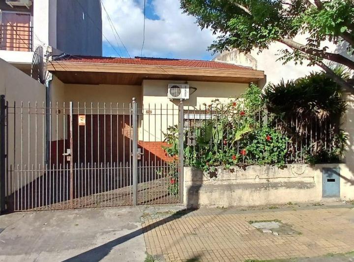 Casa · 182m² · 6 Ambientes · 2 Cocheras