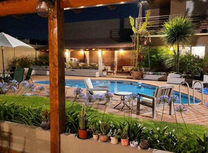 Casa · 840m² · 7 Ambientes · 4 Cocheras