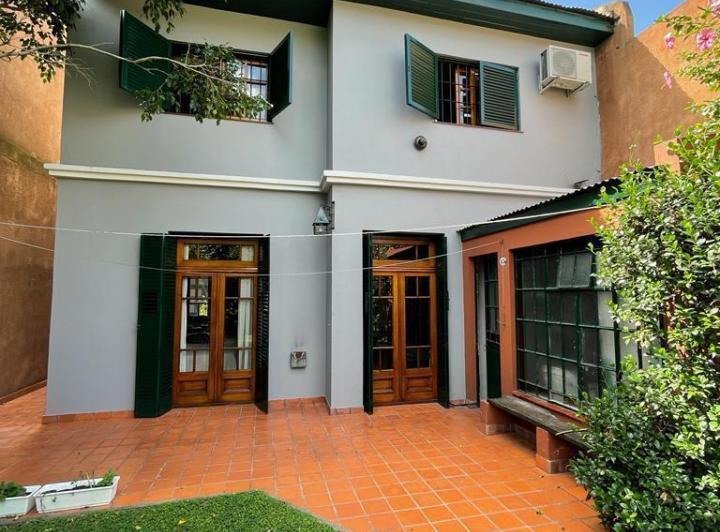 Casa · 250m² · 6 Ambientes · 1 Cochera