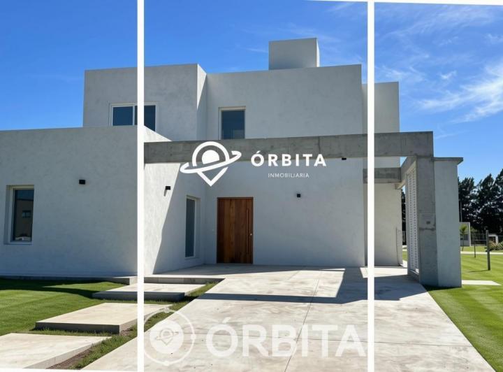 Casa · 190m² · 5 Ambientes · 4 Cocheras