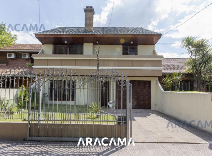 Casa · 270m² · 5 Ambientes · 3 Cocheras