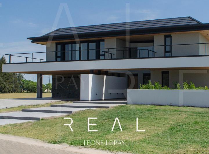 Casa · 425m² · 6 Ambientes · 2 Cocheras