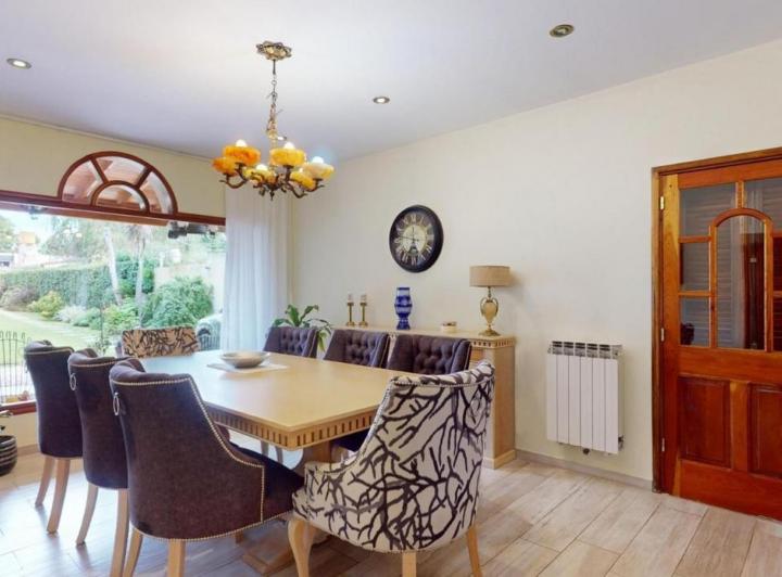 Casa · 244m² · 6 Ambientes