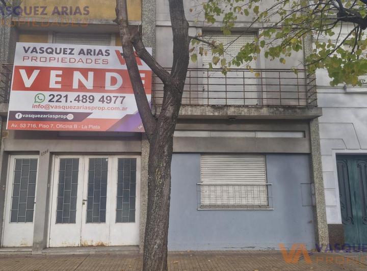 Casa · 190m² · 8 Ambientes · 1 Cochera