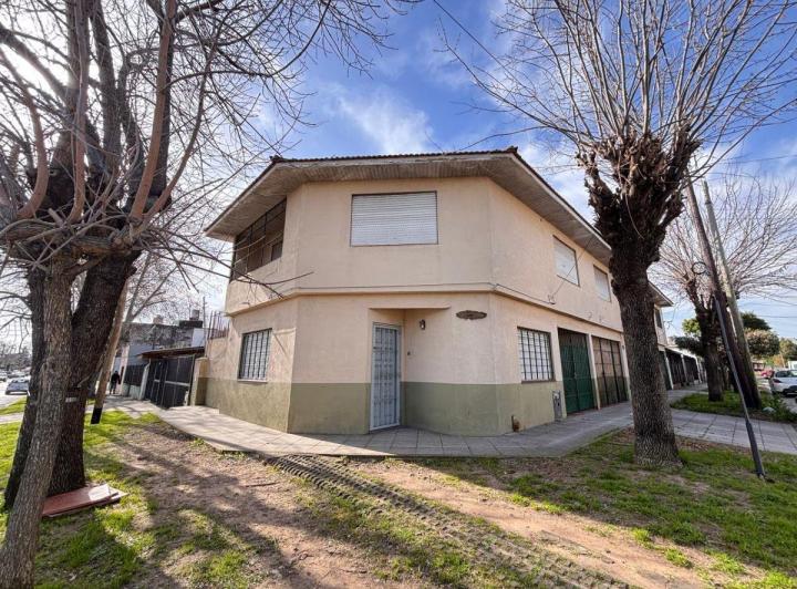 Casa · 103m² · 4 Ambientes · 1 Cochera