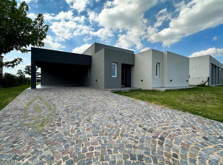 Casa · 170m² · 5 Ambientes