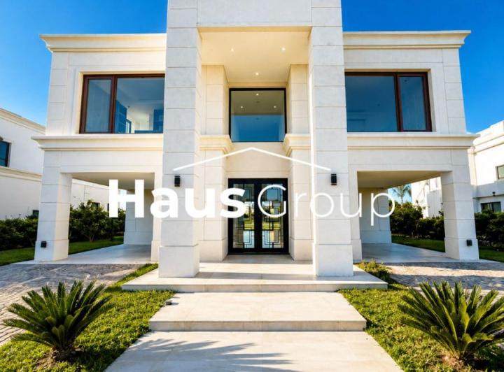 Casa · 360m² · 5 Ambientes · 2 Cocheras