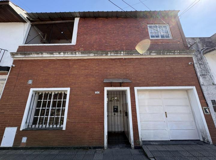 Casa · 301m² · 5 Ambientes · 1 Cochera