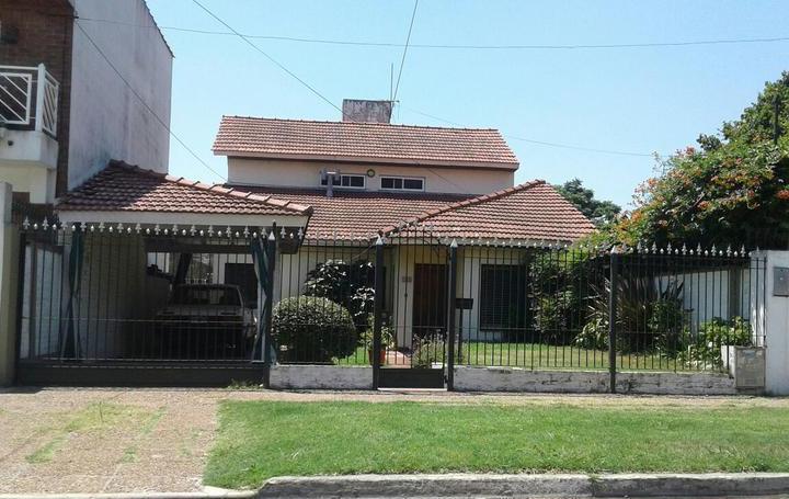 Casa · 185m² · 6 Ambientes · 2 Cocheras