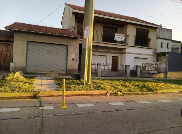 Casa · 219m² · 5 Ambientes · 2 Cocheras