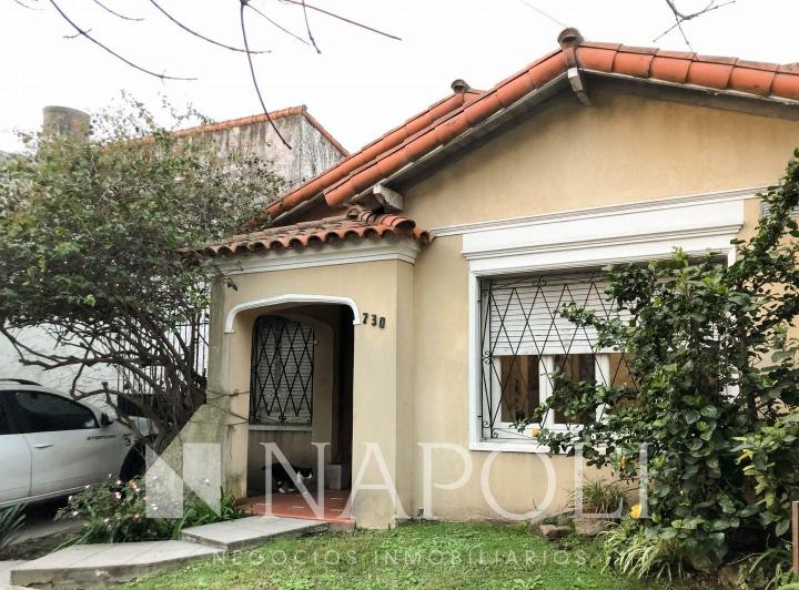 Casa · 217m² · 5 Ambientes · 2 Cocheras