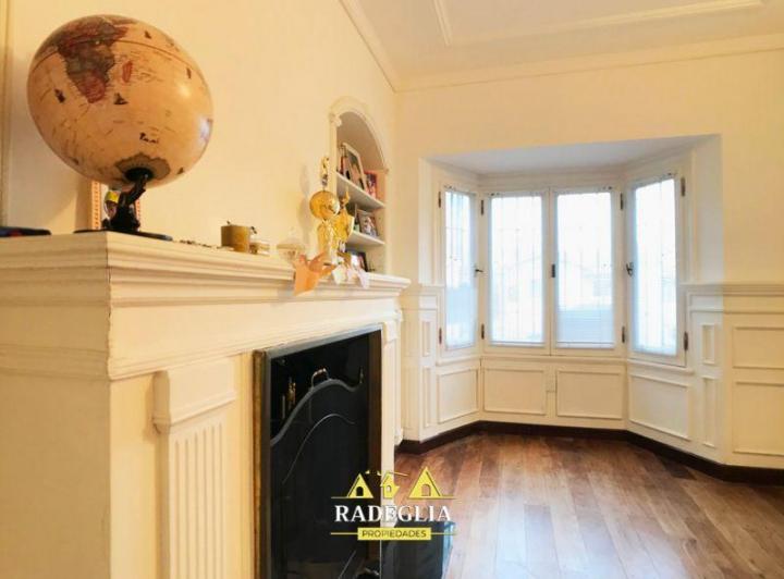 Casa · 260m² · 5 Ambientes · 2 Cocheras