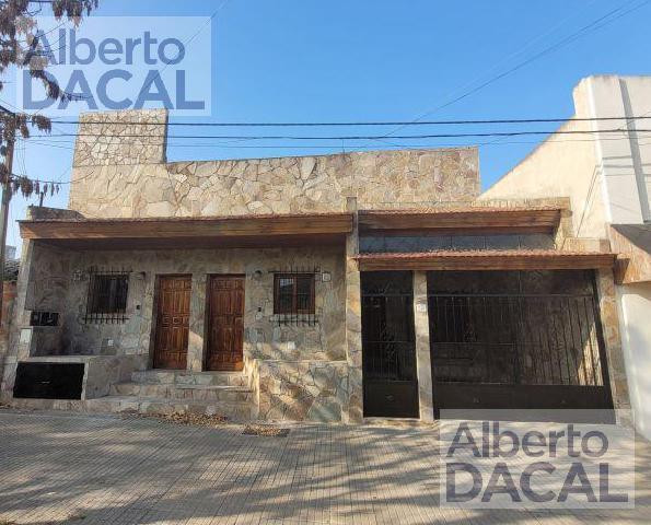Casa · 179m² · 6 Ambientes · 1 Cochera