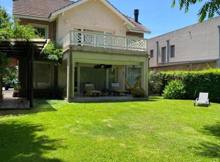 Casa · 236m² · 5 Ambientes · 2 Cocheras