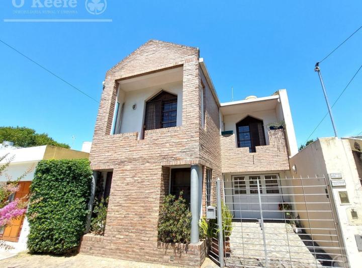 Casa · 210m² · 5 Ambientes · 2 Cocheras