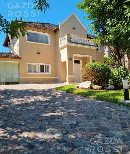 Casa · 814m² · 6 Ambientes · 2 Cocheras