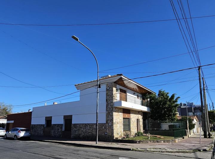Casa · 294m² · 5 Ambientes · 1 Cochera
