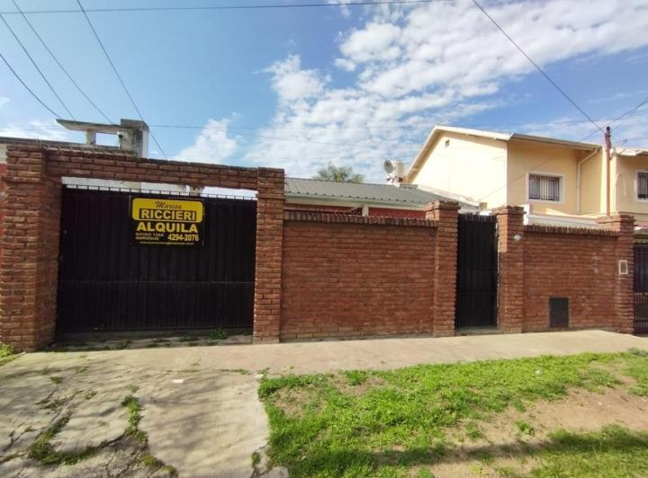 Casa · 80m² · 5 Ambientes · 2 Cocheras