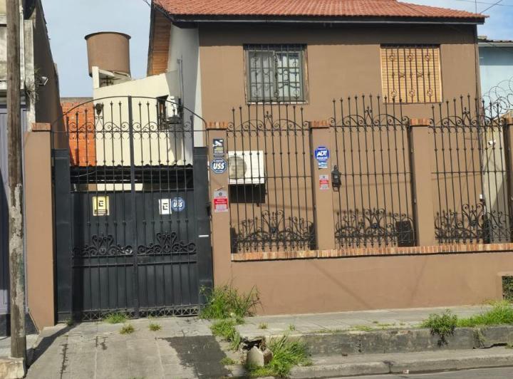 Casa · 100m² · 5 Ambientes · 1 Cochera