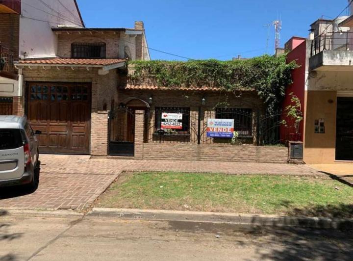 Casa · 243m² · 5 Ambientes · 1 Cochera
