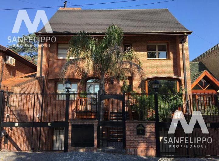 Casa · 480m² · 4 Dormitorios · 4 Cocheras