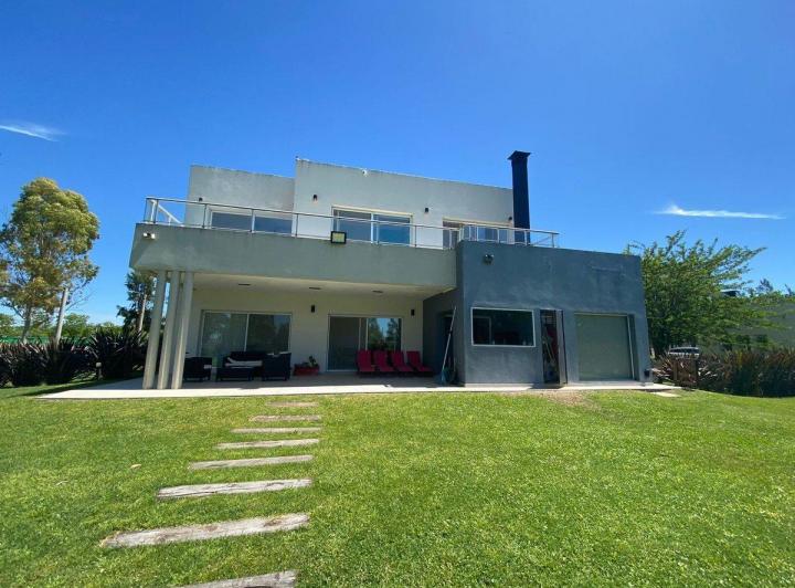 Casa · 200m² · 6 Ambientes