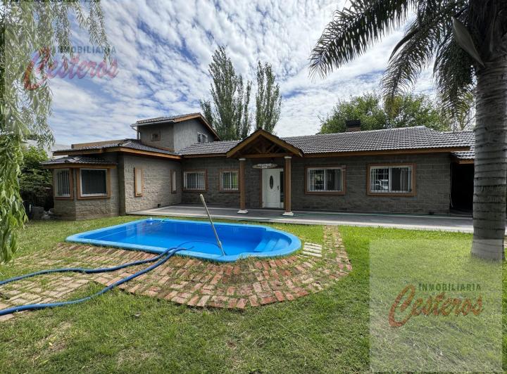 Casa · 160m² · 5 Ambientes · 1 Cochera