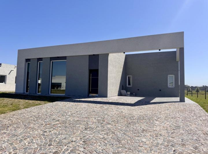 Casa · 143m² · 5 Ambientes · 2 Cocheras