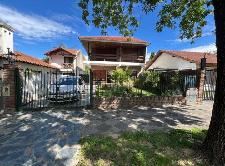 Casa · 120m² · 5 Ambientes · 3 Cocheras