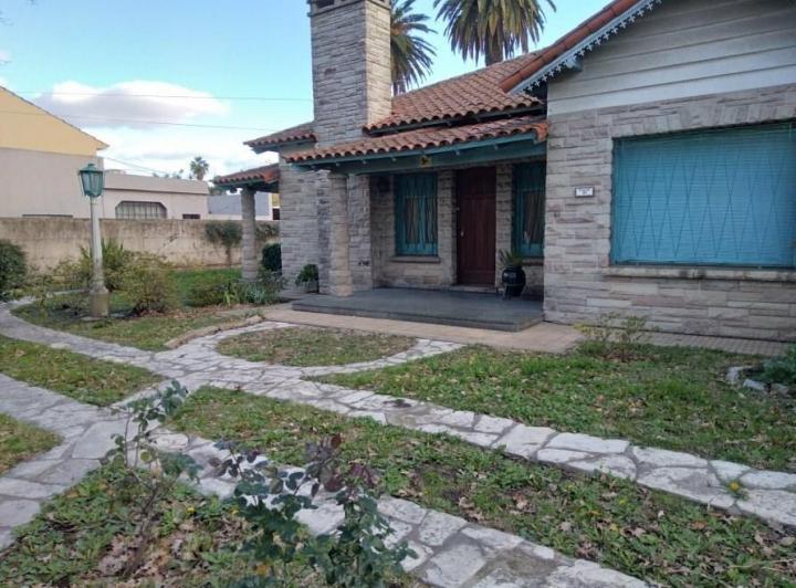 Casa · 330m² · 5 Ambientes · 2 Cocheras