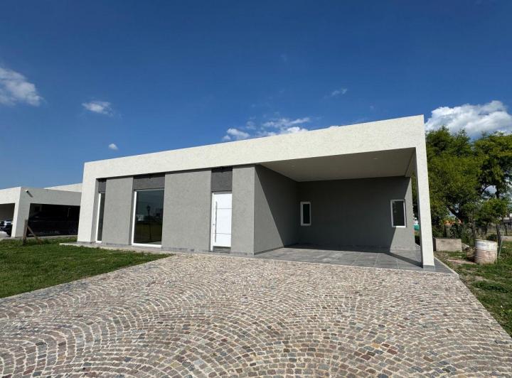 Casa · 151m² · 6 Ambientes · 1 Cochera