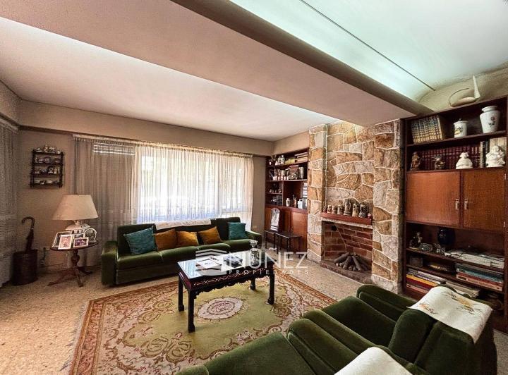 Casa · 233m² · 6 Ambientes · 1 Cochera