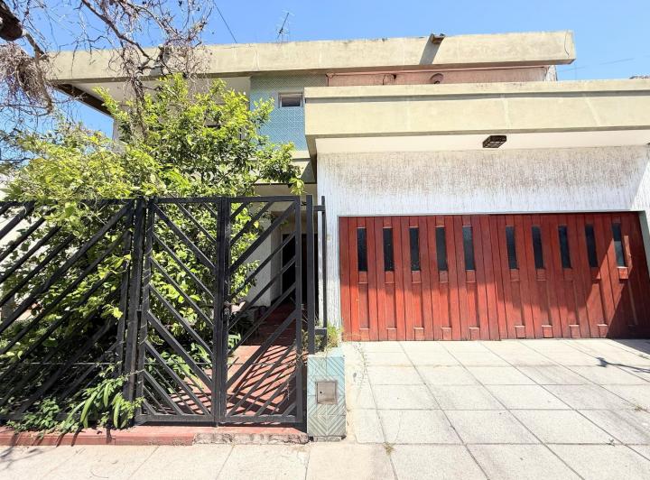 Casa · 804m² · 5 Ambientes · 3 Cocheras
