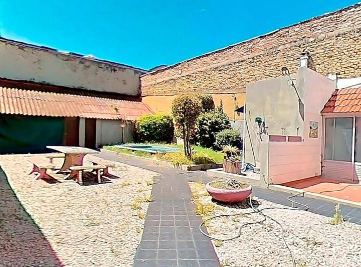 Casa · 210m² · 6 Ambientes · 1 Cochera