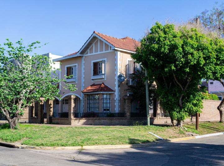 Casa · 288m² · 7 Ambientes