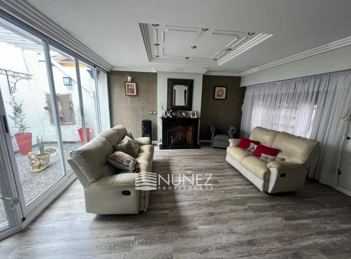 Casa · 255m² · 5 Ambientes · 3 Cocheras