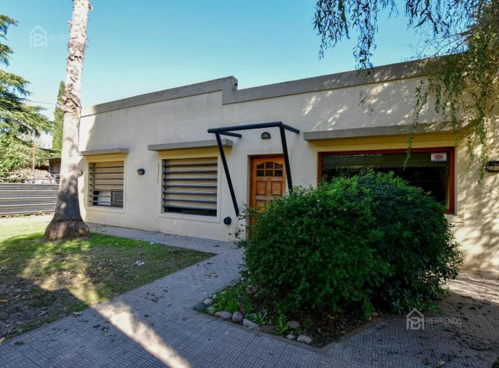 Casa · 209m² · 7 Ambientes · 2 Cocheras