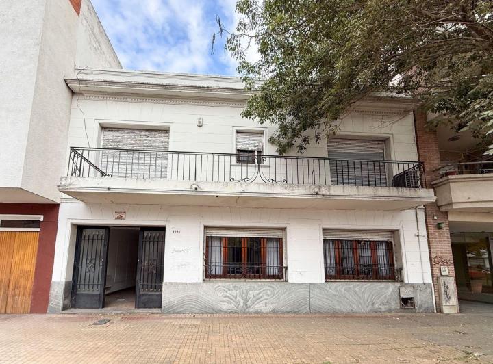 Casa · 255m² · 7 Ambientes · 2 Cocheras