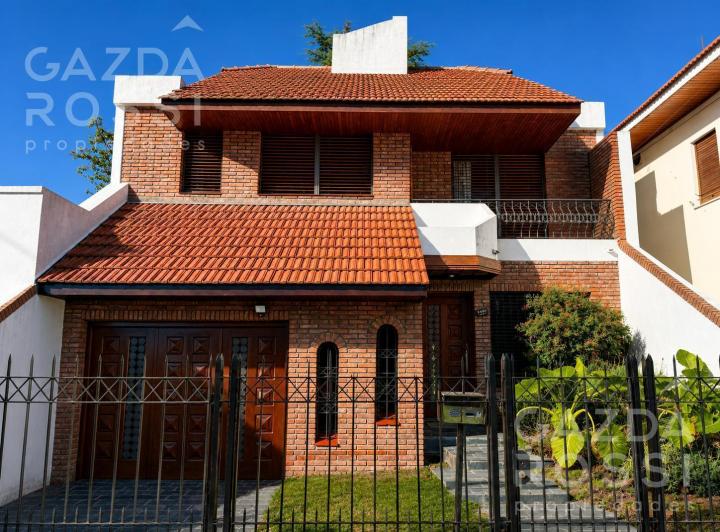 Casa · 249m² · 5 Ambientes · 1 Cochera