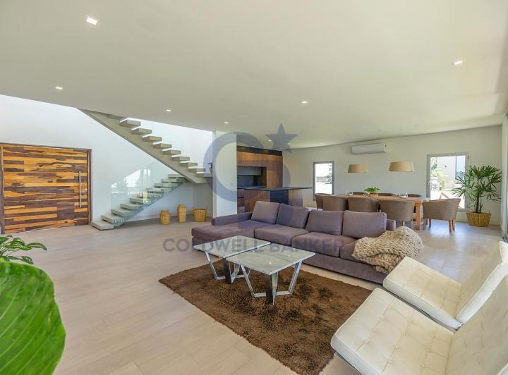 Casa · 300m² · 5 Ambientes · 1 Cochera