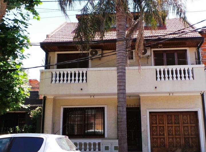 Casa · 200m² · 5 Ambientes · 1 Cochera