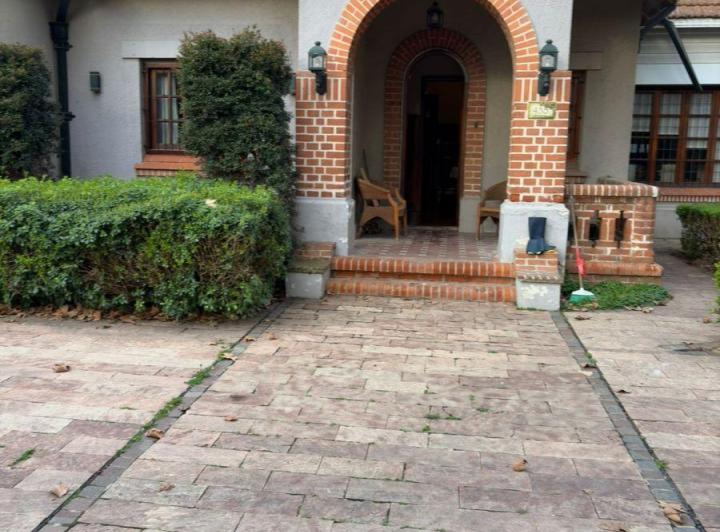 Casa · 339m² · 5 Ambientes · 2 Cocheras