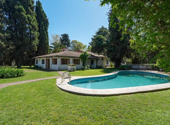 Casa · 230m² · 5 Ambientes · 3 Cocheras