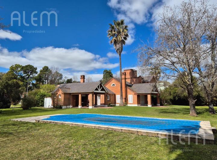 Casa · 220m² · 5 Ambientes