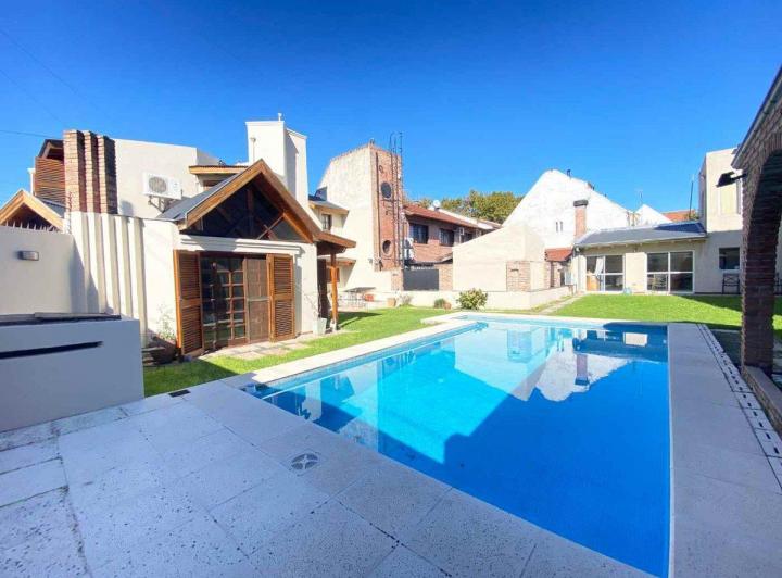 Casa · 268m² · 5 Ambientes · 2 Cocheras