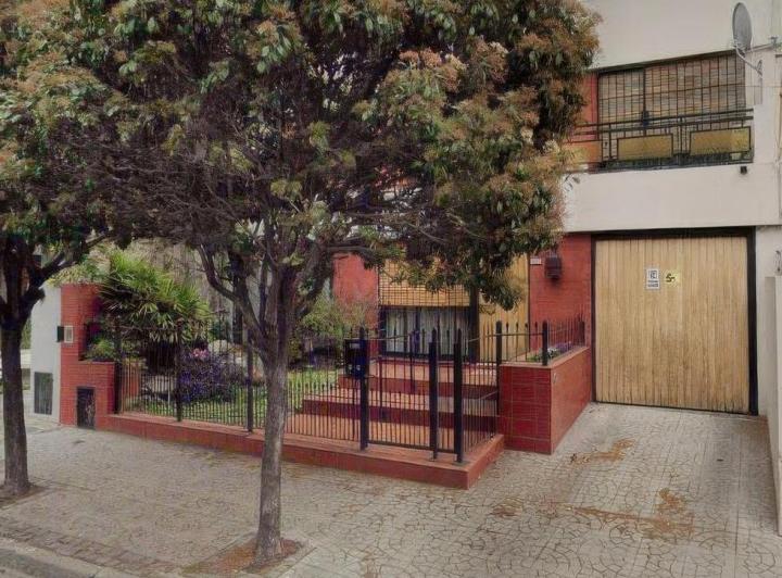 Casa · 300m² · 5 Ambientes · 2 Cocheras