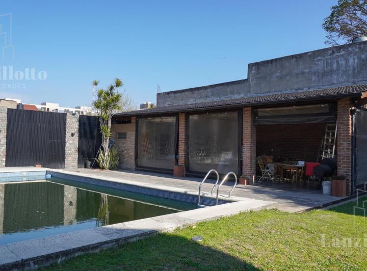 Casa · 250m² · 5 Ambientes · 1 Cochera